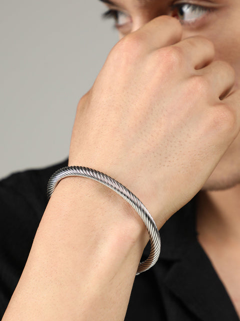 Chaos - The Hammered Cuff Bracelet - Metallic Silver