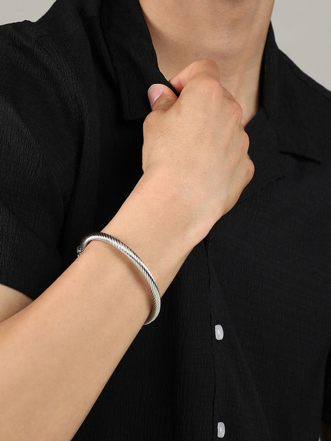 Chaos - The Hammered Cuff Bracelet - Metallic Silver