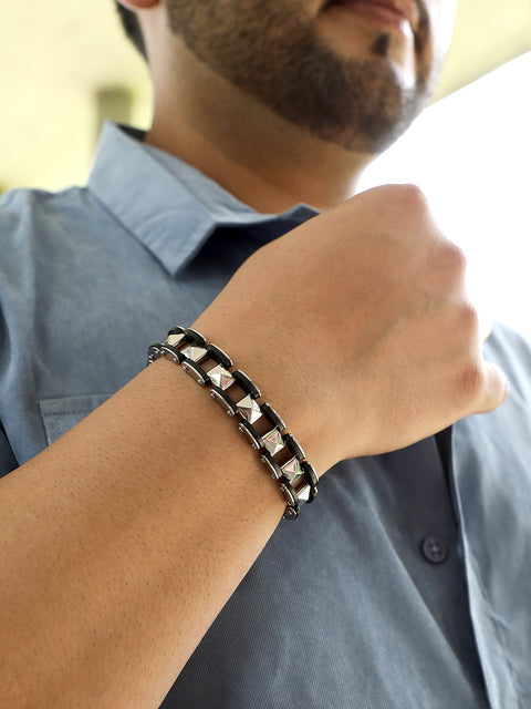 Chaos - The Studded Chain Bracelet