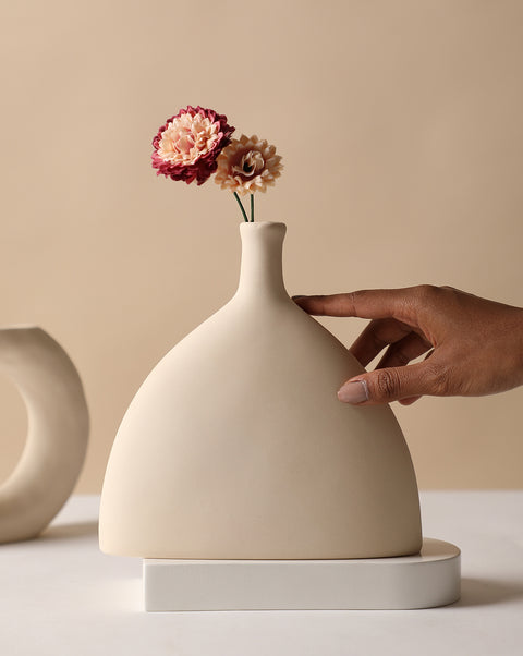 Earth yellow vegetarian embryo vase - B model