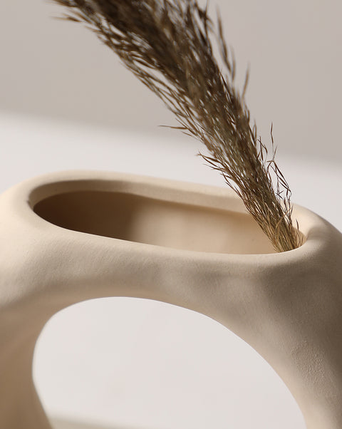 Vegetarian Embryo Vase - earth yellow